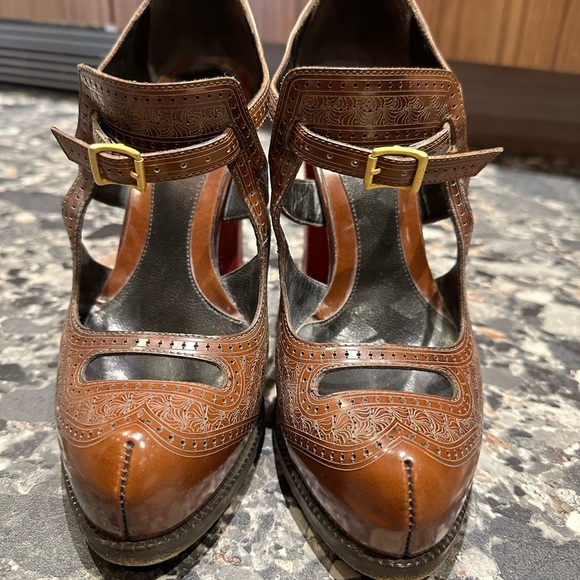 Fendi 4”heels, size 38. Made in Italy - Picture 5 of 6